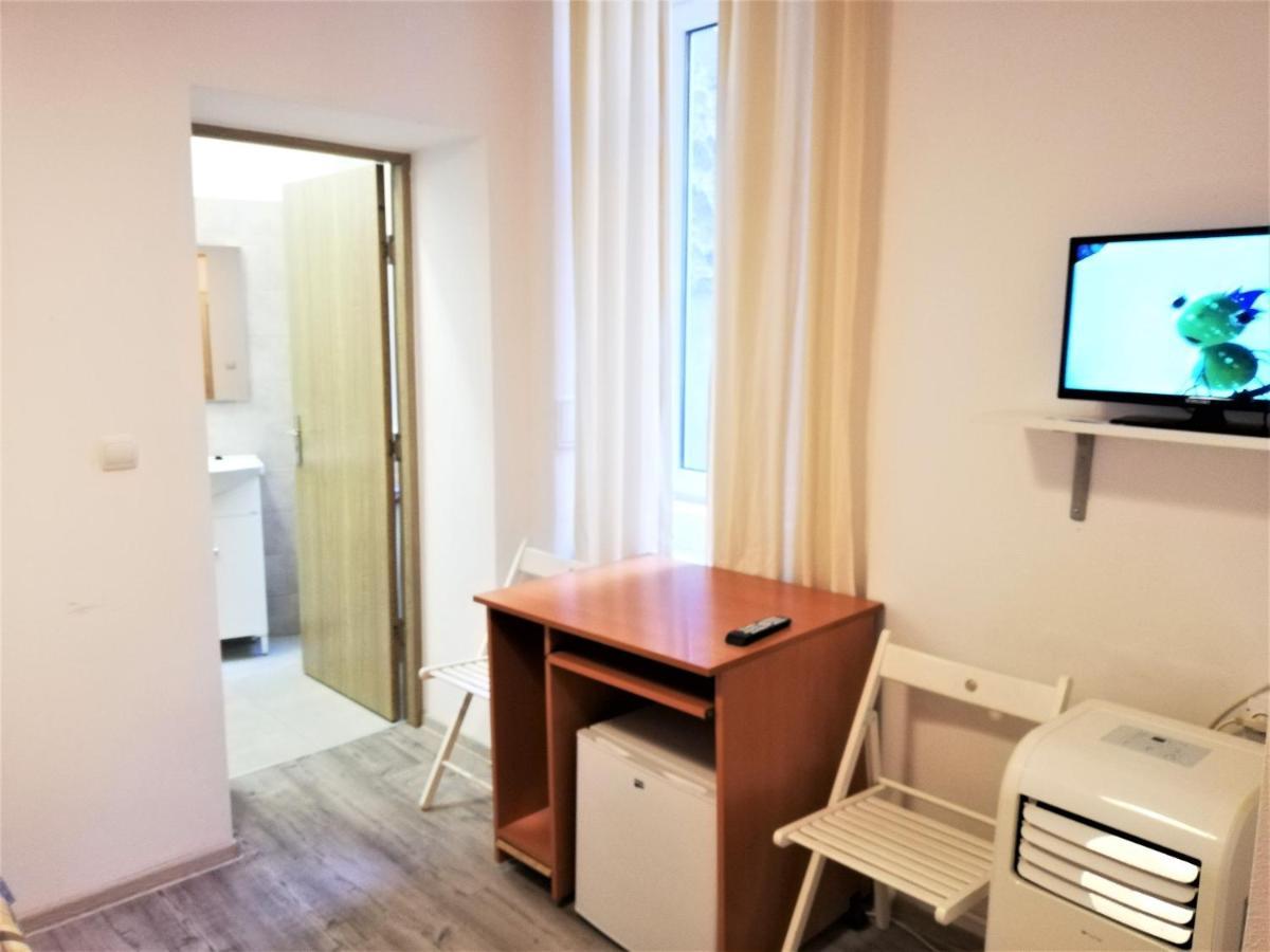 Studio Piata Amzei 1 Apartment Bukares Bagian luar foto